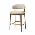 Taburete beige de tela con patas de madera de nogal